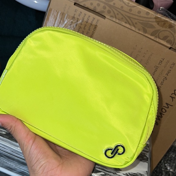 ☘️Belt Bag - PoshFest 2023 Exclusive - Picture 4 of 5
